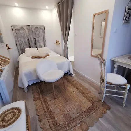 Au Poeme Du Chene, Independant, Calme, Parking Gratuit Bed and Breakfast 3*