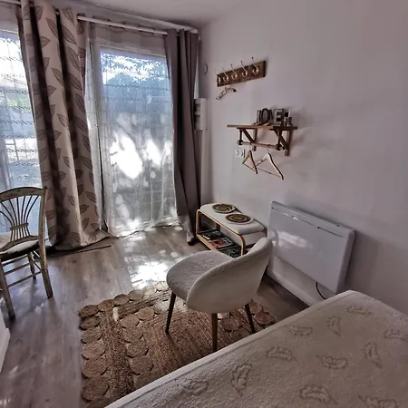 Au Poeme Du Chene, Independant, Calme, Parking Gratuit 3*